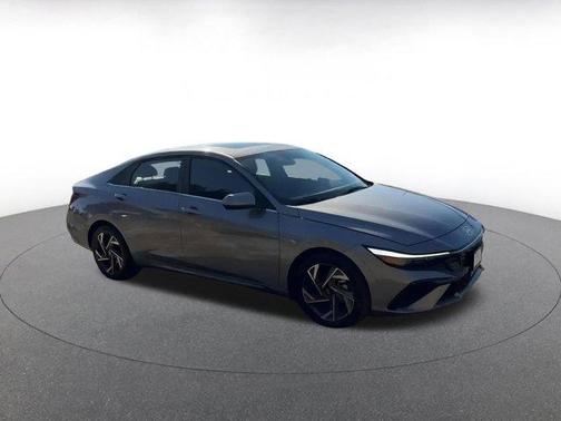 2025 Hyundai ELANTRA SEL