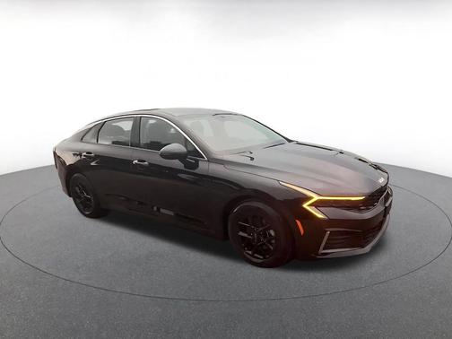 Aurora Black Pearl 2025 Kia K5 LXS