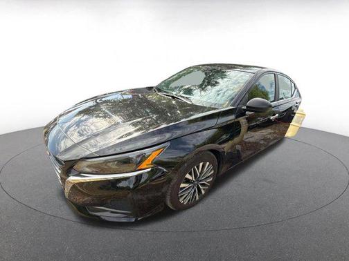 Super Black 2025 Nissan Altima SV FWD