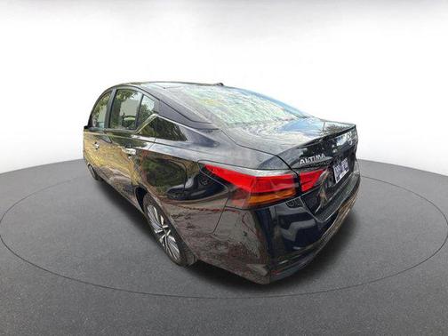 Super Black 2025 Nissan Altima SV FWD