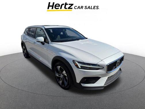 2025 Volvo V60 Cross Country B5 Plus