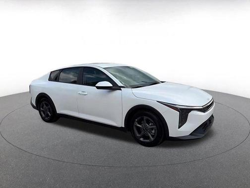 Snow White Pearl 2025 Kia K4 LXS