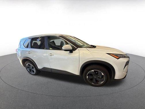 Everest White Pearl 2025 Nissan Rogue SV