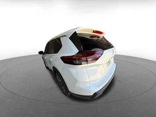 Everest White Pearl 2025 Nissan Rogue SV