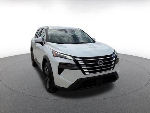 Everest White Pearl 2025 Nissan Rogue SV