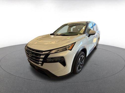 Everest White Pearl 2025 Nissan Rogue SV