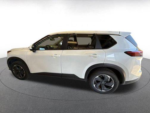 Everest White Pearl 2025 Nissan Rogue SV