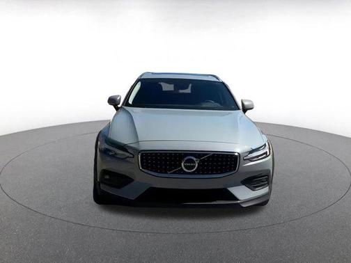 2025 Volvo V60 Cross Country B5 Plus