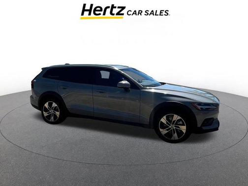 2025 Volvo V60 Cross Country B5 Plus