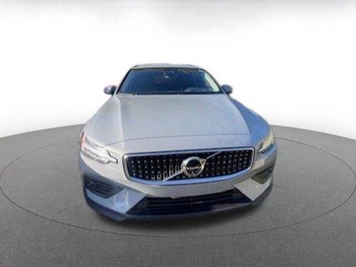 2025 Volvo V60 Cross Country B5 Plus