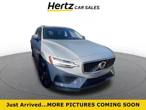 2025 Volvo V60 Cross Country B5 Plus