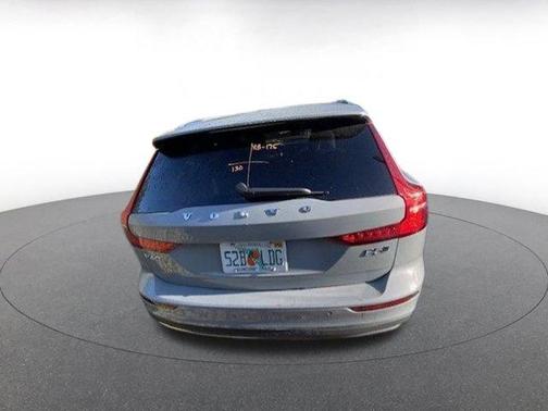 2025 Volvo V60 Cross Country B5 Plus