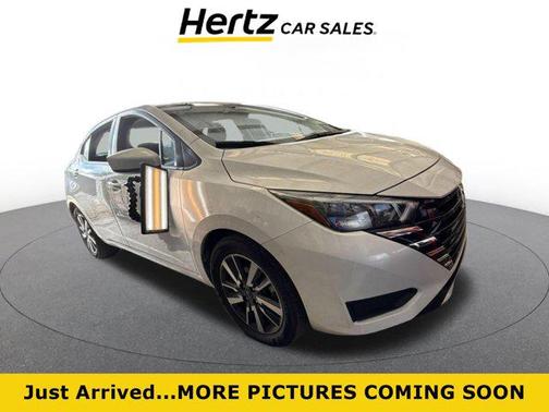 Aspen White Tricoat 2025 Nissan Versa 1.6 SV