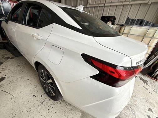 Aspen White Tricoat 2025 Nissan Versa 1.6 SV