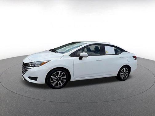 Aspen White Tricoat 2025 Nissan Versa 1.6 SV