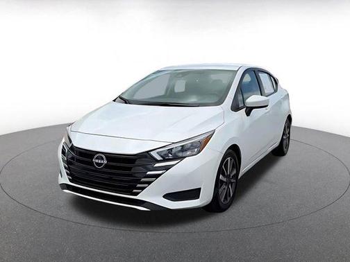 Aspen White Tricoat 2025 Nissan Versa 1.6 SV