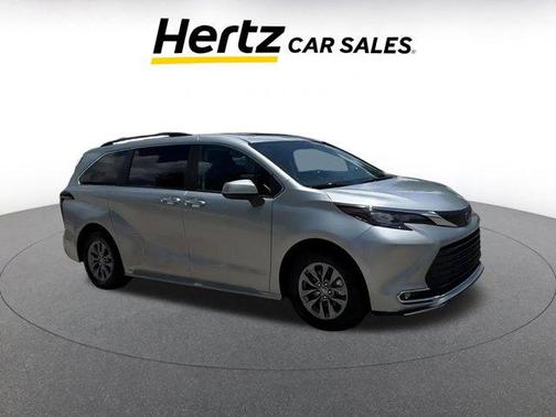 2024 Toyota Sienna XLE 8 Passenger