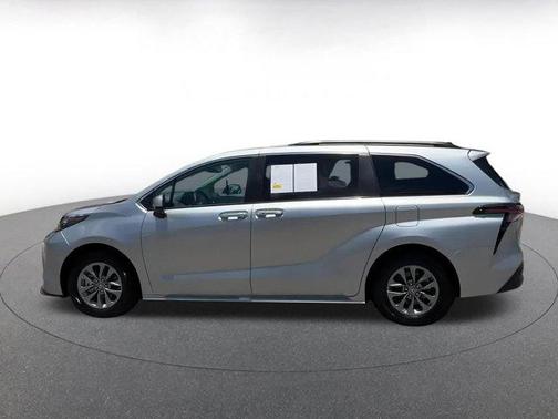 2024 Toyota Sienna XLE 8 Passenger