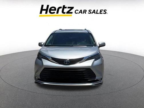 2024 Toyota Sienna XLE 8 Passenger
