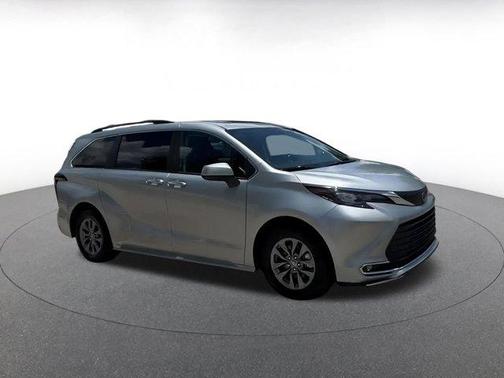 2024 Toyota Sienna XLE 8 Passenger