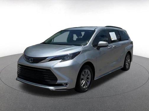 2024 Toyota Sienna XLE 8 Passenger