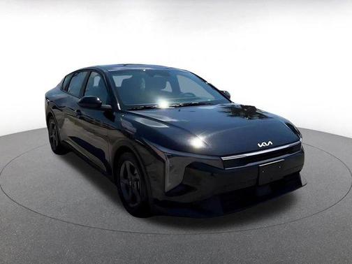 Aurora Black Pearl 2025 Kia K4 LXS