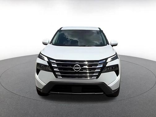 Everest White Pearl 2025 Nissan Rogue SV