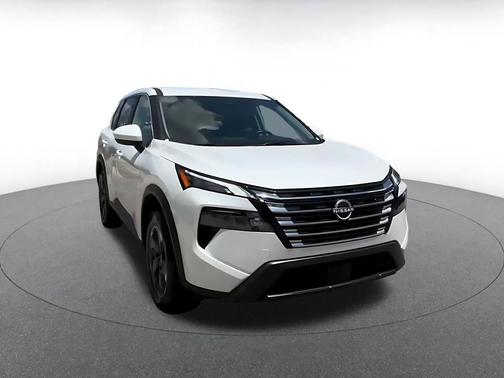 Everest White Pearl 2025 Nissan Rogue SV