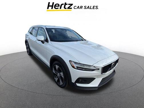2025 Volvo V60 Cross Country B5 Plus