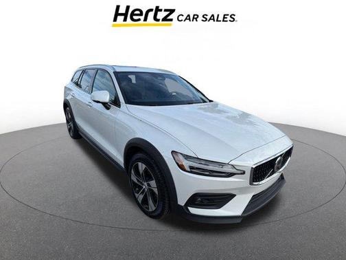 2025 Volvo V60 Cross Country B5 Plus