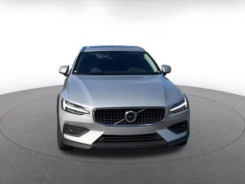 2025 Volvo V60 Cross Country B5 Plus