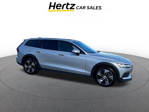 2025 Volvo V60 Cross Country B5 Plus