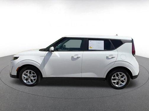 Snow White Pearl 2025 Kia Soul LX