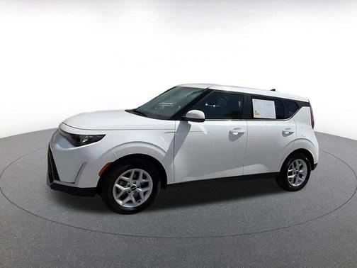 Snow White Pearl 2025 Kia Soul LX