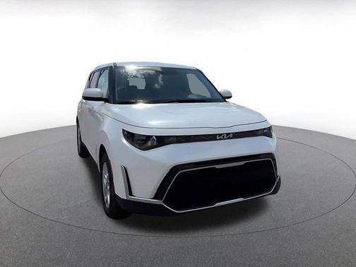 Snow White Pearl 2025 Kia Soul LX