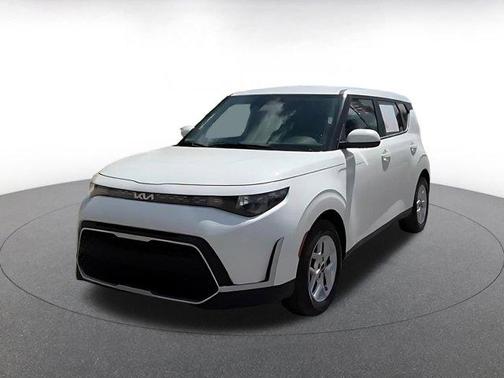 Snow White Pearl 2025 Kia Soul LX