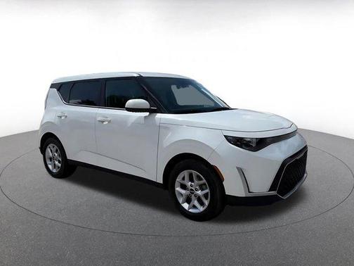 Snow White Pearl 2025 Kia Soul LX