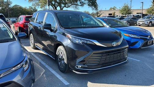 2024 Toyota Sienna XLE