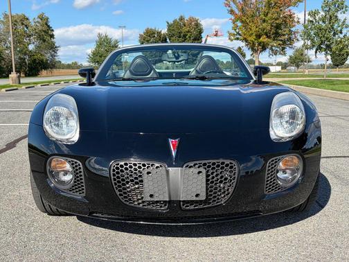 Mysterious (Black) 2007 Pontiac Solstice GXP