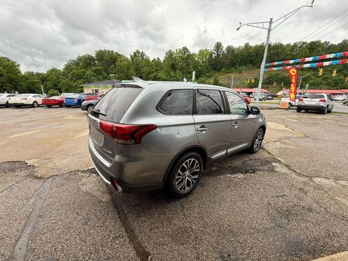 2017 Mitsubishi Outlander ES