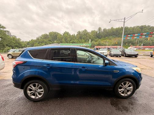 Blue 2017 Ford Escape SE