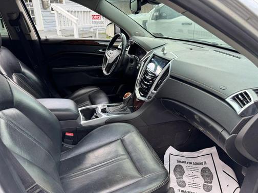 Radiant Silver Metallic 2015 Cadillac SRX Luxury Collection