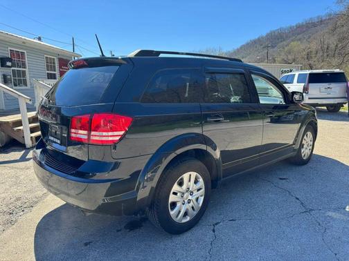 Pitch Black Clearcoat 2019 Dodge Journey SE