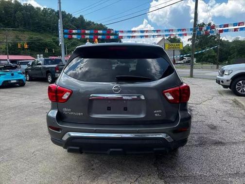 2018 Nissan Pathfinder SL