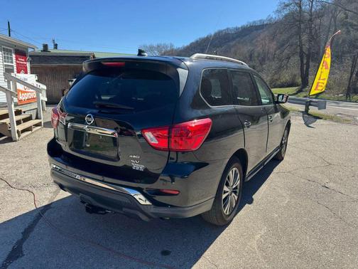 2019 Nissan Pathfinder SV
