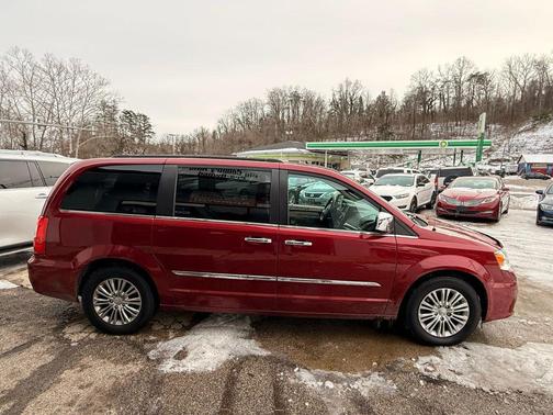 2015 Chrysler Town & Country Touring-L