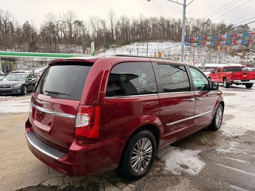2015 Chrysler Town & Country Touring-L