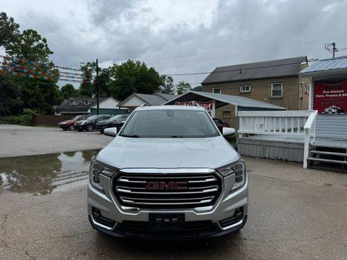 Quicksilver Metallic 2022 GMC Terrain SLT