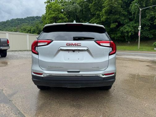 Quicksilver Metallic 2022 GMC Terrain SLT