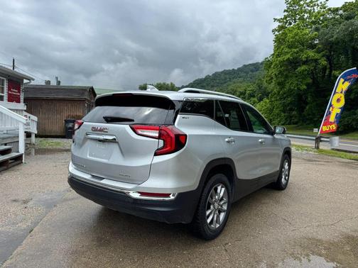 Quicksilver Metallic 2022 GMC Terrain SLT
